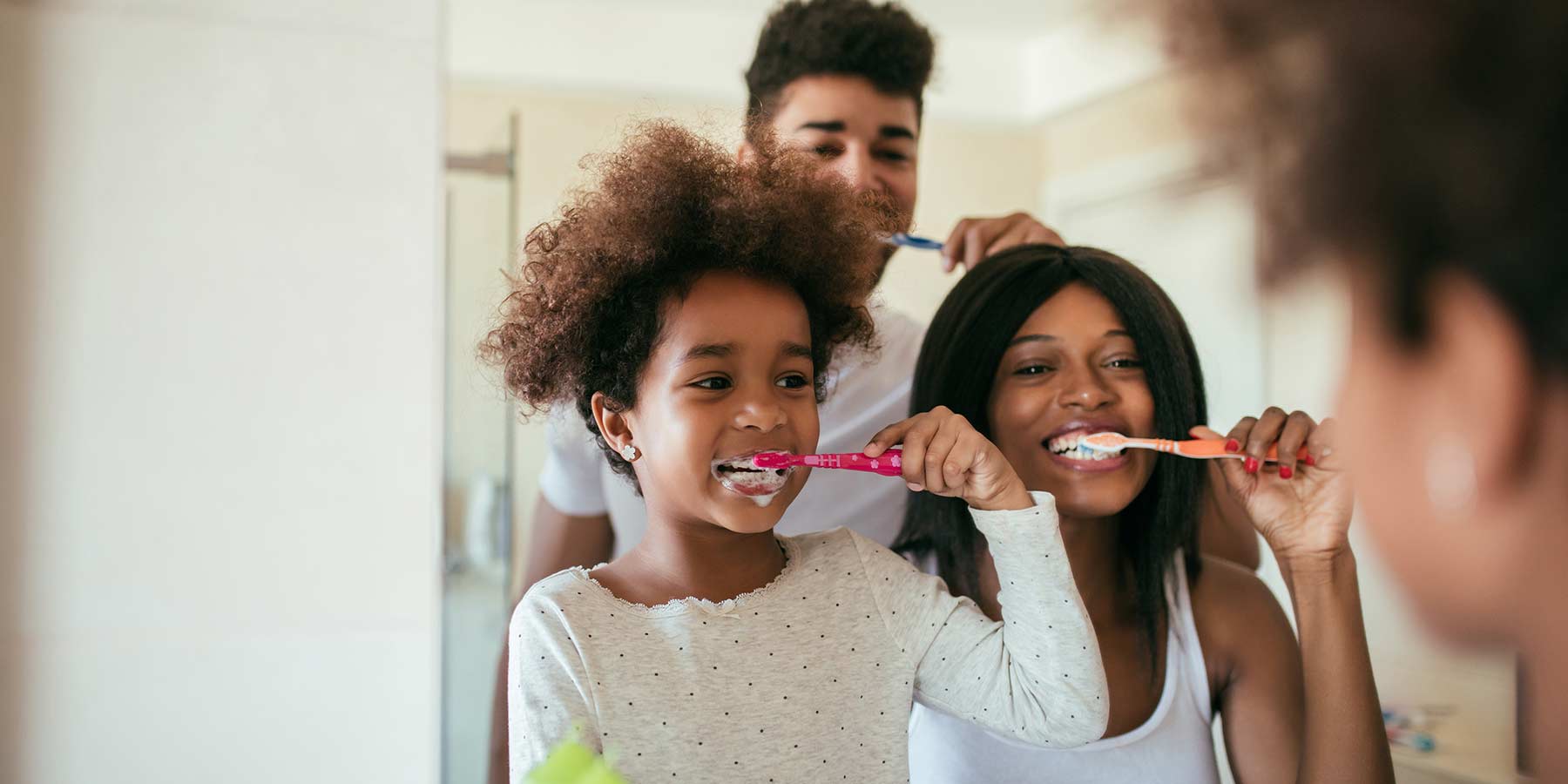 How to keep teeth healthy between visits to a local dentist